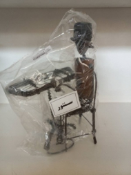 مجسمه فلزی نوازنده سنتور