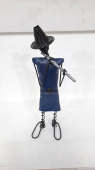 مجسمه فلزی نوازنده نی