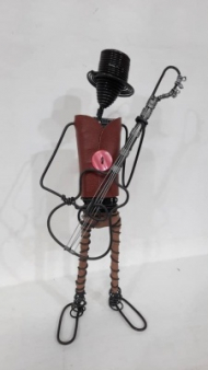 مجسمه فلزی نوازنده گیتار