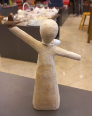 مجسمه ناهید با پرنده روی دست 11×18 J21