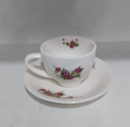 لیوان و پیش دستی گل دار