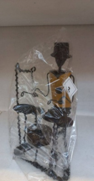 مجسمه فلزی نوازنده درام